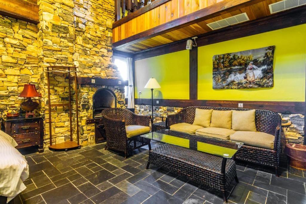 プロヴァンス ローズ ロッジ イン チーン ジーン B&B 仁愛郷 エクステリア 写真