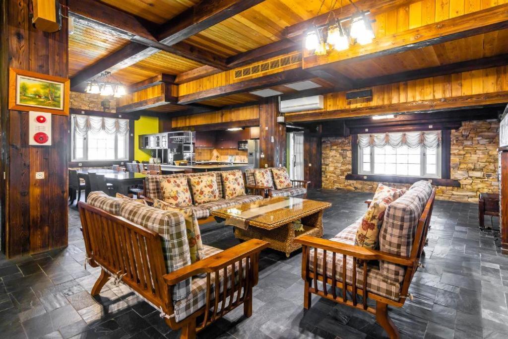 プロヴァンス ローズ ロッジ イン チーン ジーン B&B 仁愛郷 エクステリア 写真
