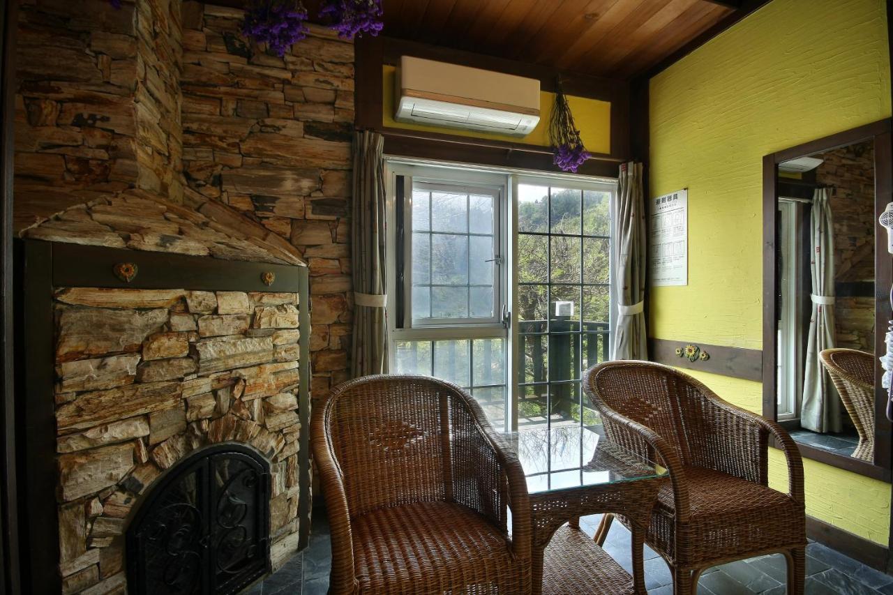 プロヴァンス ローズ ロッジ イン チーン ジーン B&B 仁愛郷 エクステリア 写真