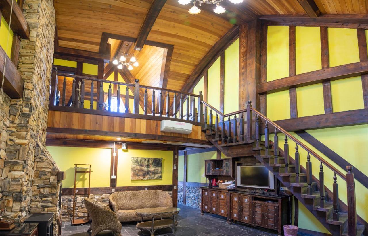 プロヴァンス ローズ ロッジ イン チーン ジーン B&B 仁愛郷 エクステリア 写真